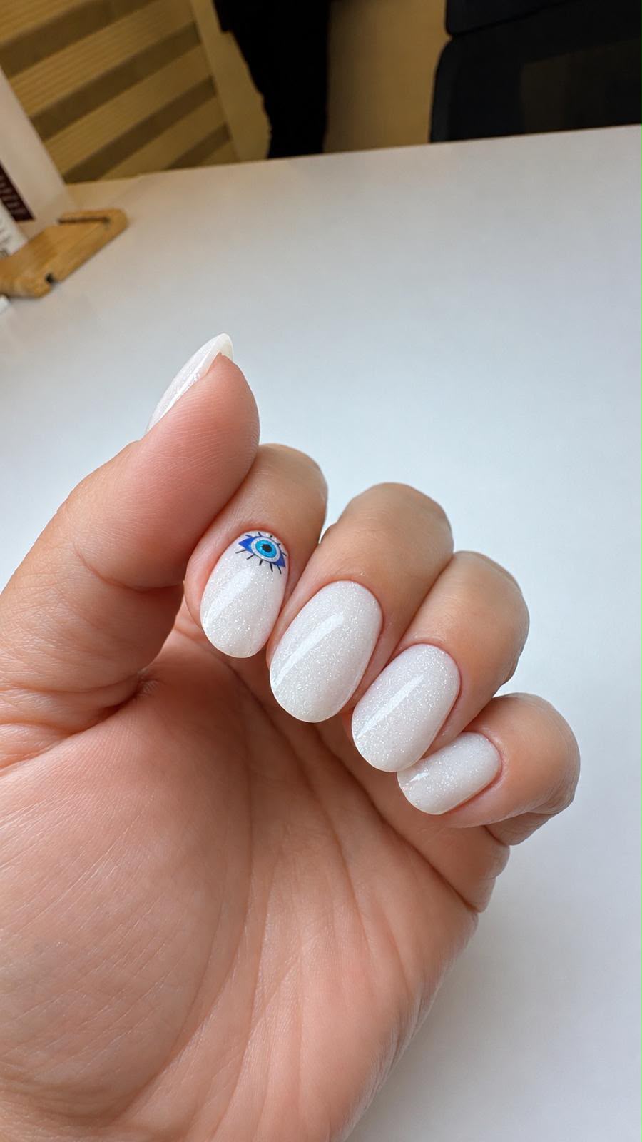 Studio S beyaz nail art uygulaması