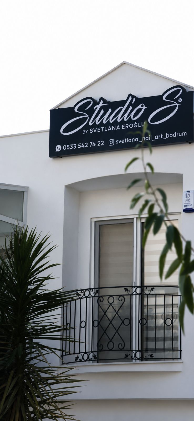 Studio S tabela ve bina giriş detayı